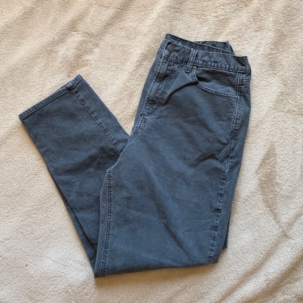American Eagle: Gray Corduroy Mom Jeans